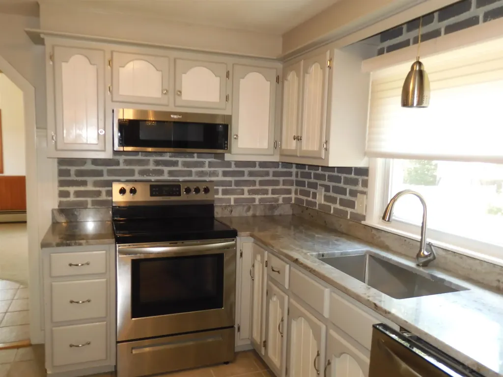 3 Brentwood Avenue Salem NH 03079