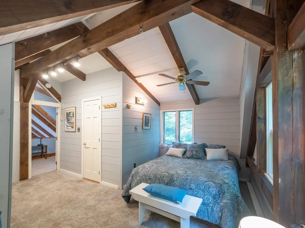 406 Tichenor Road Hartford VT 05059