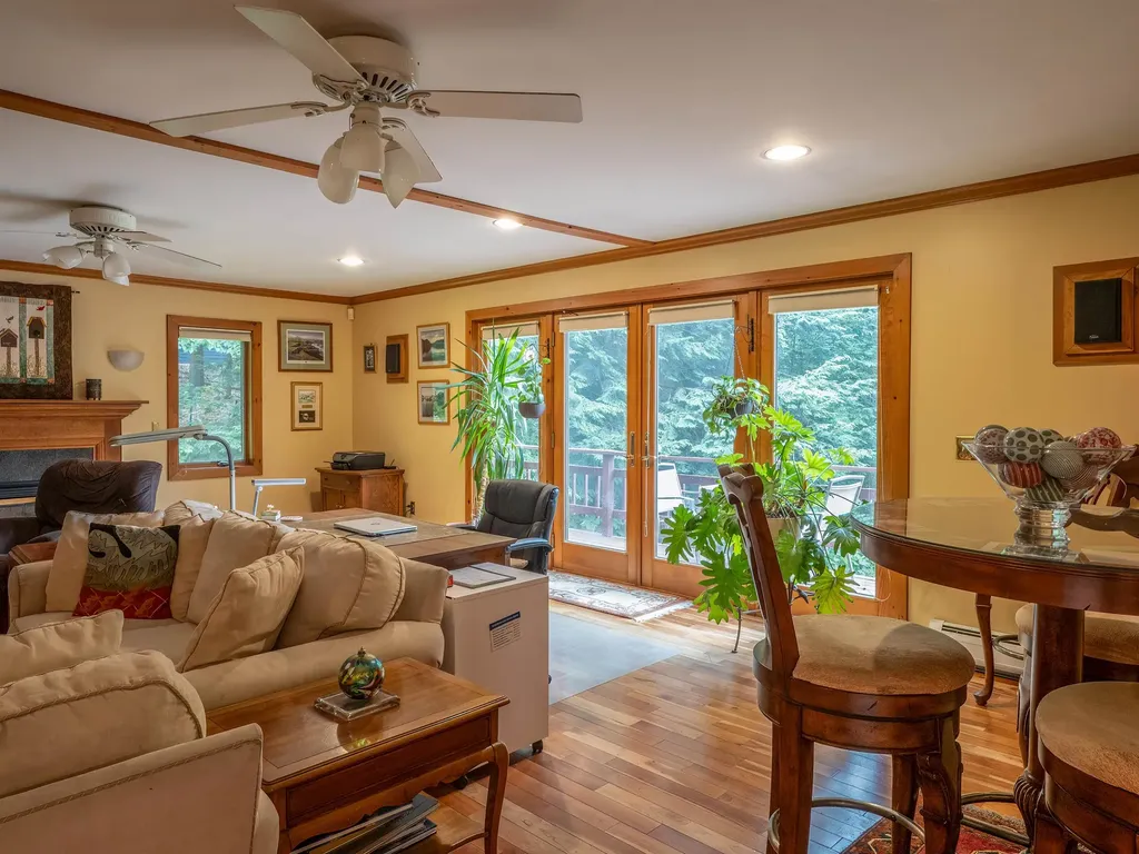 406 Tichenor Road Hartford VT 05059