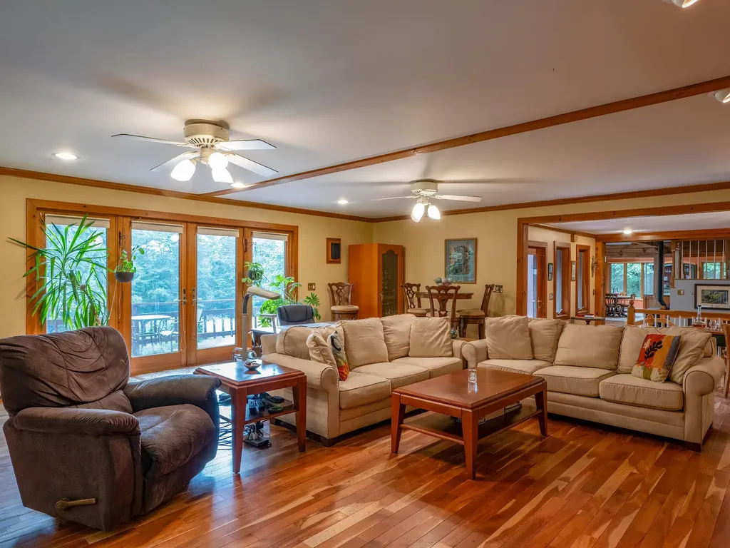 406 Tichenor Road Hartford VT 05059