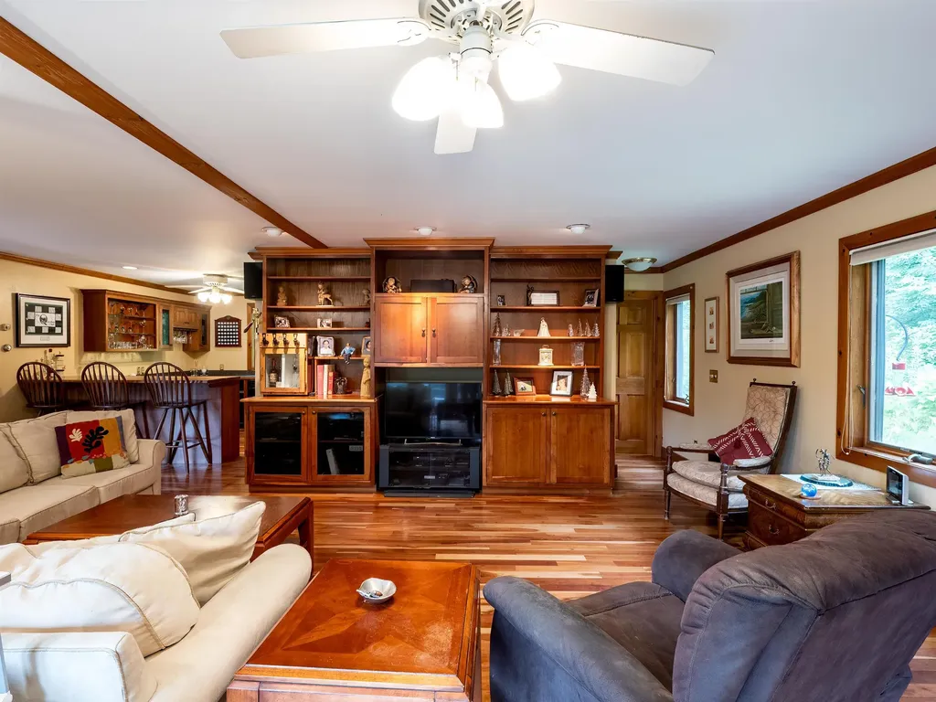 406 Tichenor Road Hartford VT 05059