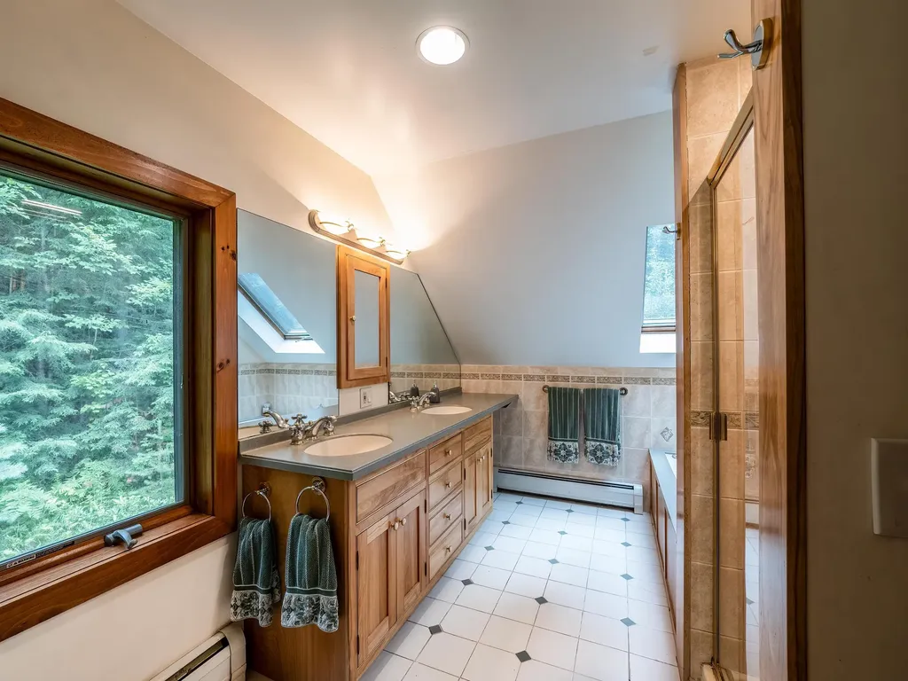 406 Tichenor Road Hartford VT 05059