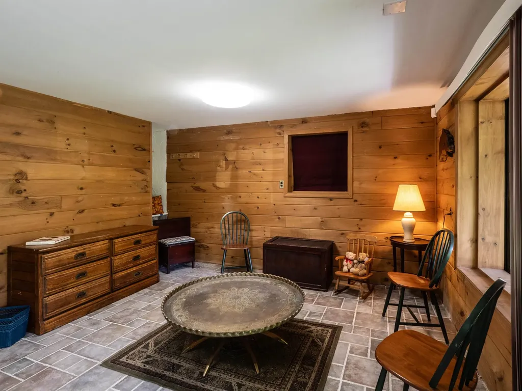 406 Tichenor Road Hartford VT 05059