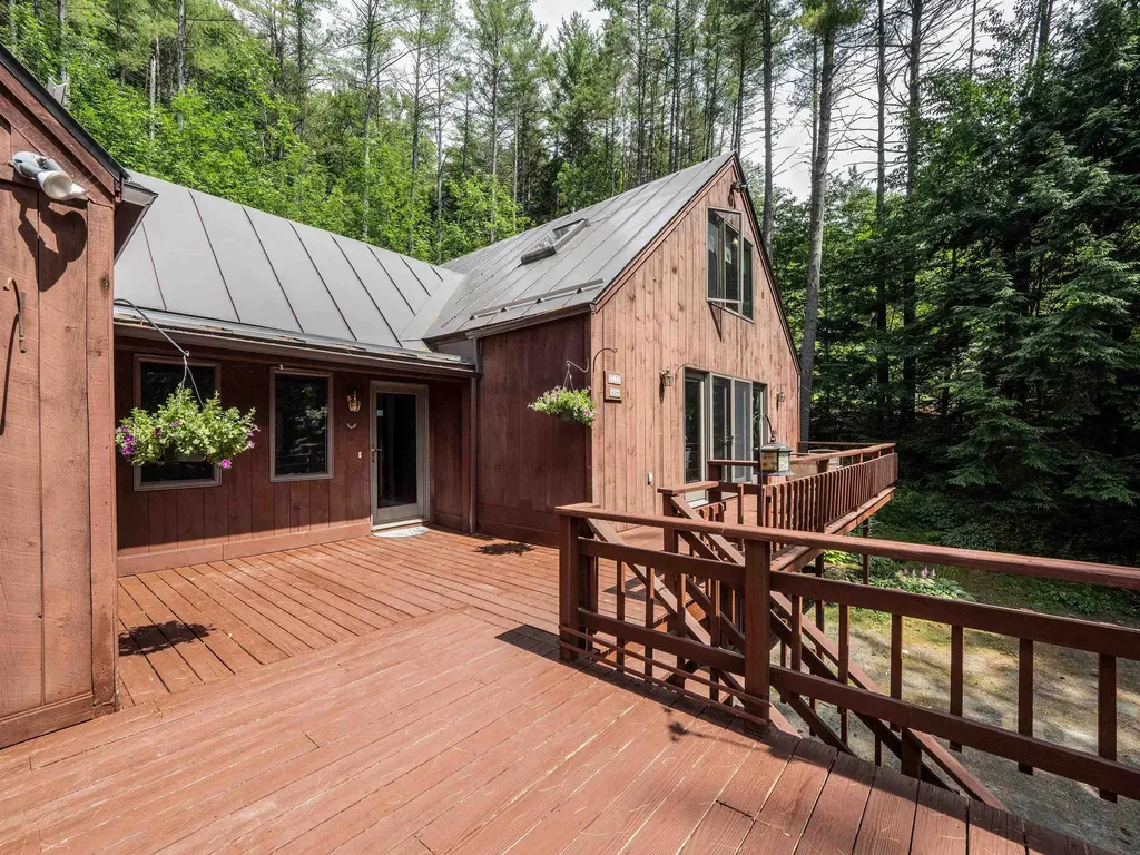 406 Tichenor Road Hartford VT 05059