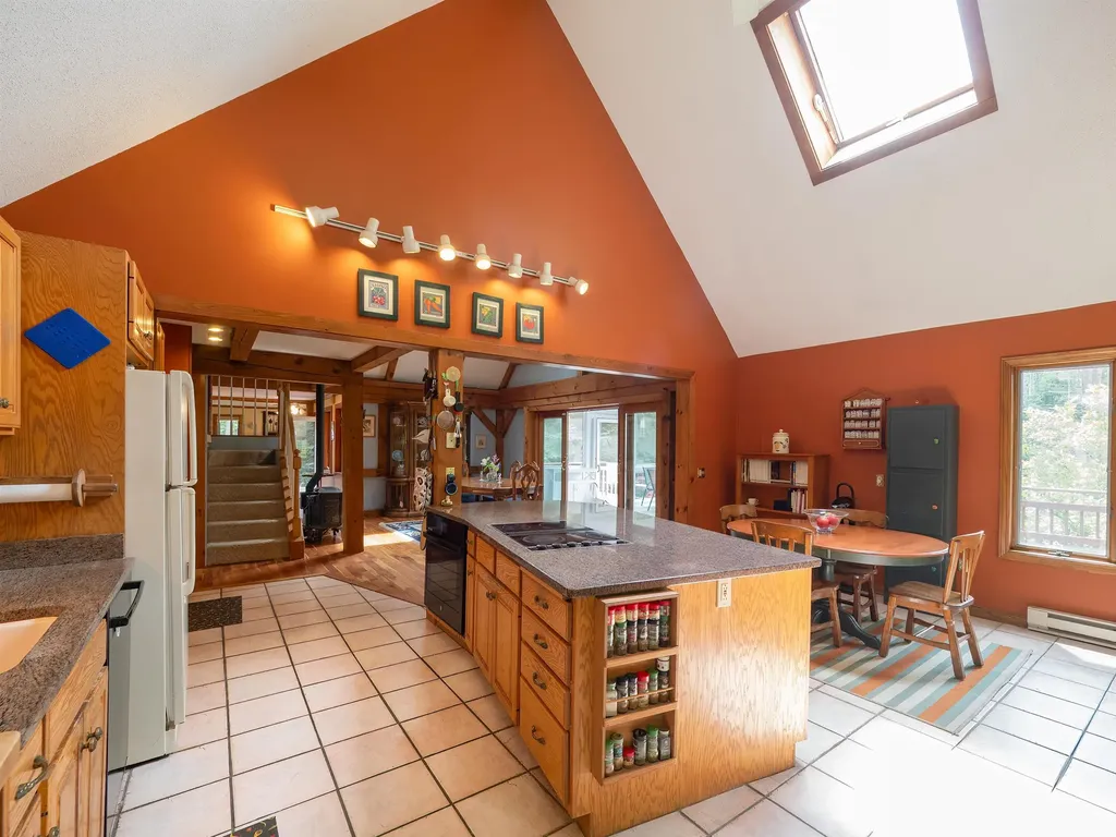 406 Tichenor Road Hartford VT 05059