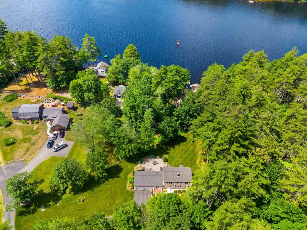 9 Lake View Court Hillsborough NH 03244