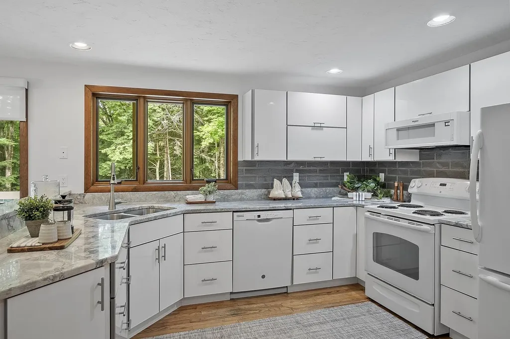 25 Batten Road Bristol NH 03222
