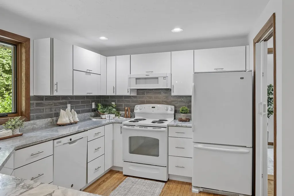 25 Batten Road Bristol NH 03222