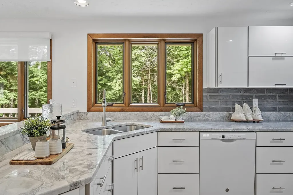 25 Batten Road Bristol NH 03222