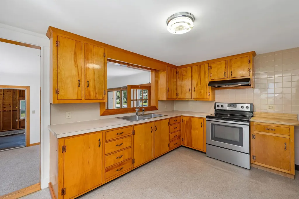 2 Cape Lane Exeter NH 03833
