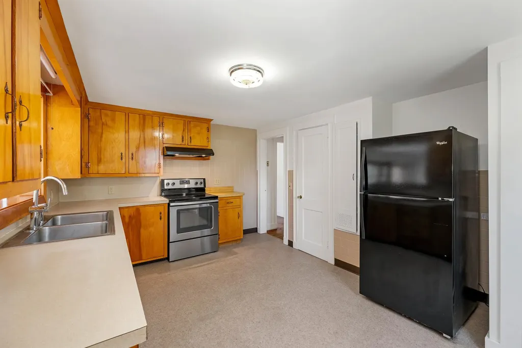2 Cape Lane Exeter NH 03833