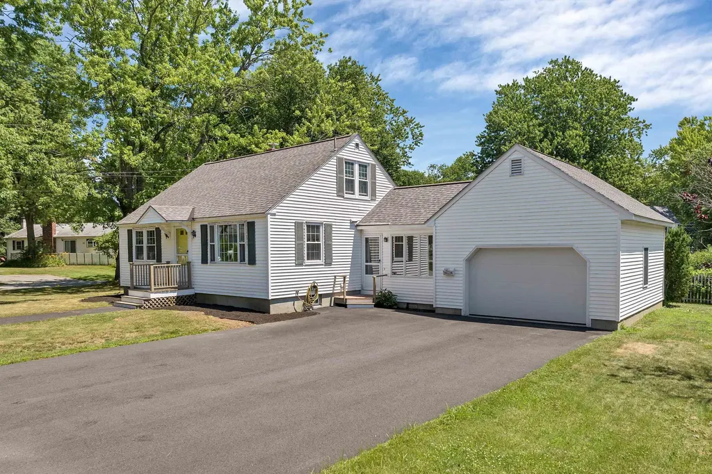 2 Cape Lane Exeter NH 03833