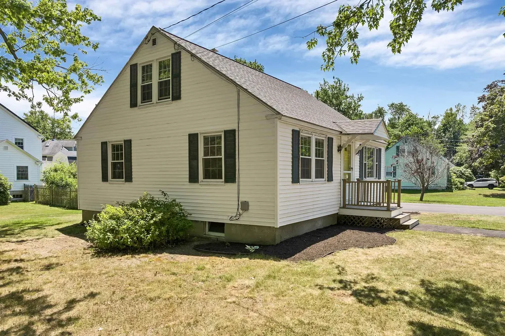 2 Cape Lane Exeter NH 03833