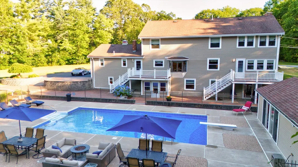2 Tallant Road Pelham NH 03076