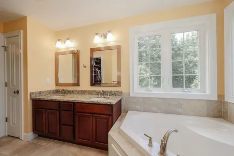 17 Copley Court Auburn NH 03032