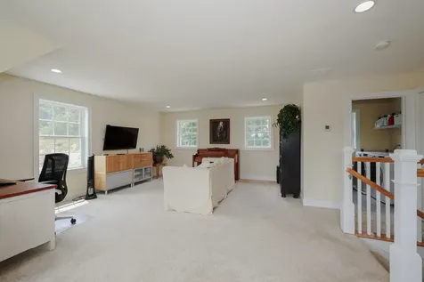 17 Copley Court Auburn NH 03032