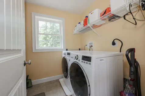 17 Copley Court Auburn NH 03032