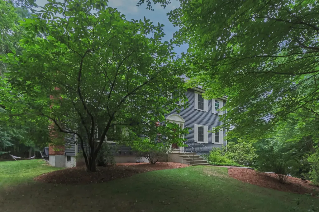 15 Hillside Drive Brookline NH 03033