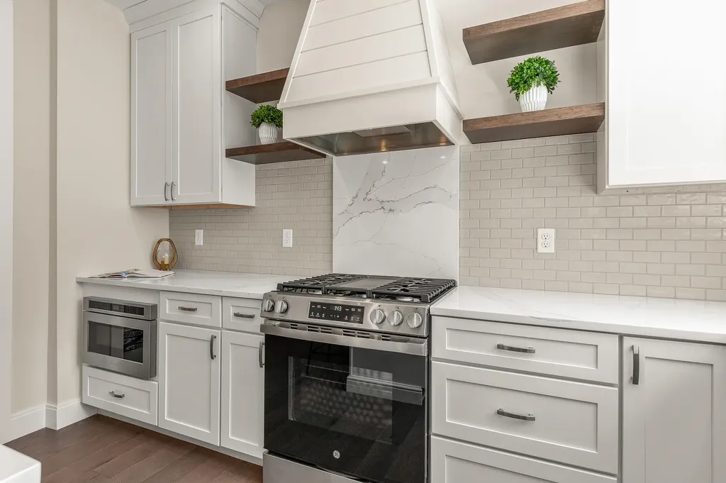 216 Woodbury Avenue Portsmouth NH 03801