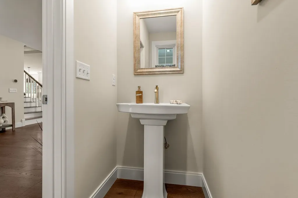 216 Woodbury Avenue Portsmouth NH 03801