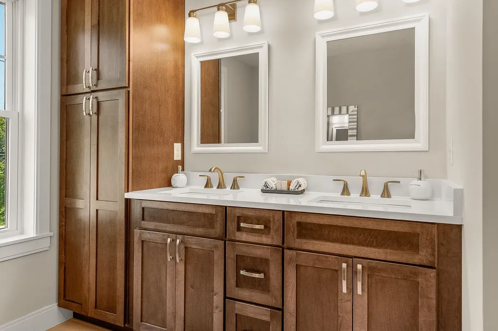 216 Woodbury Avenue Portsmouth NH 03801