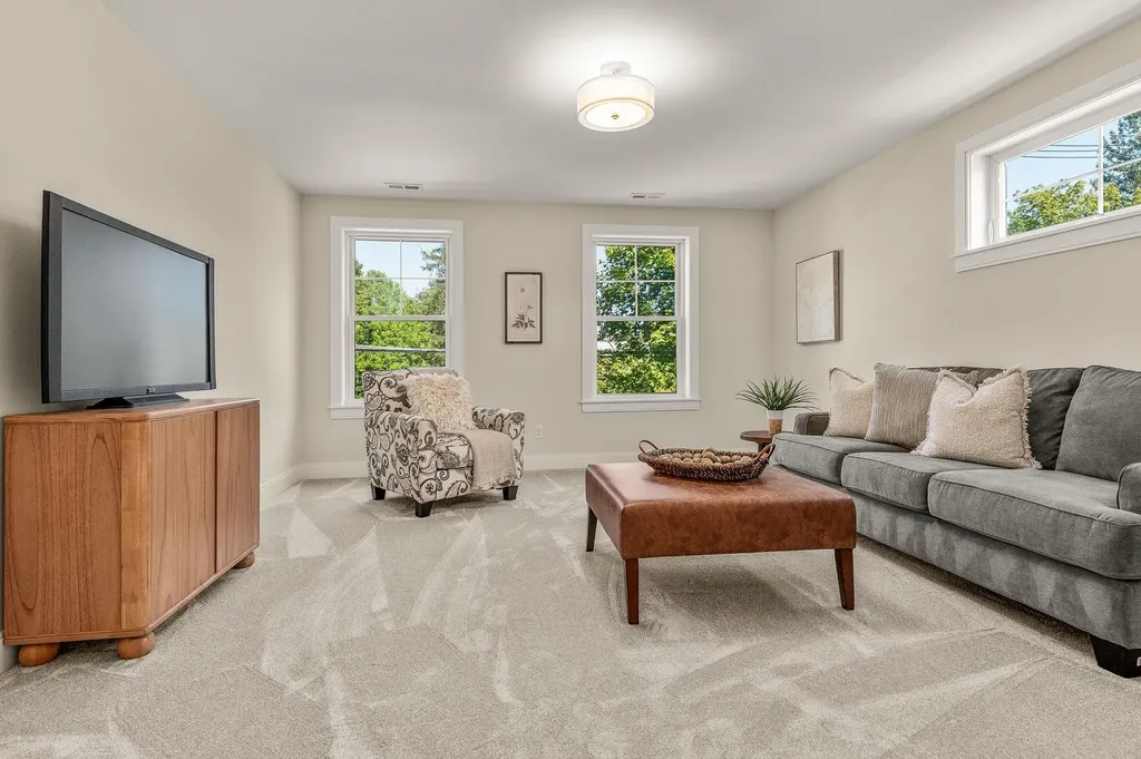 216 Woodbury Avenue Portsmouth NH 03801