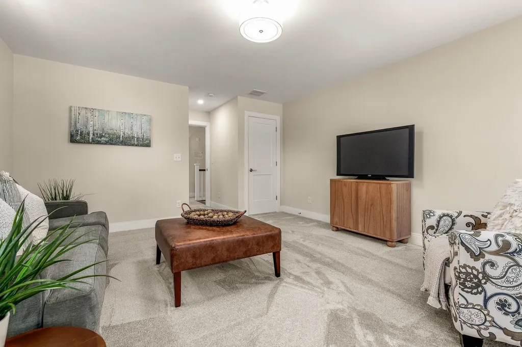 216 Woodbury Avenue Portsmouth NH 03801