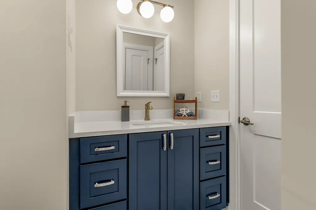 216 Woodbury Avenue Portsmouth NH 03801