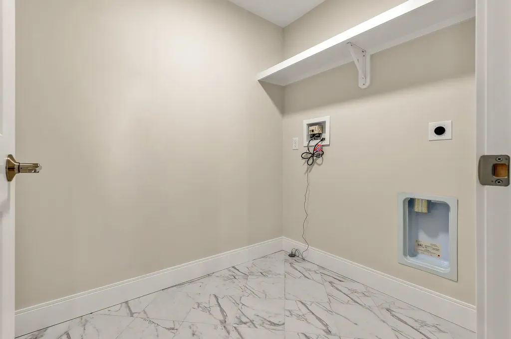 216 Woodbury Avenue Portsmouth NH 03801