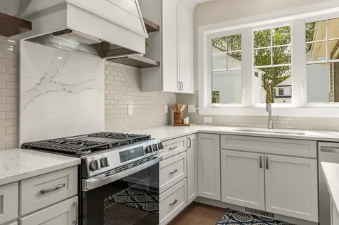 216 Woodbury Avenue Portsmouth NH 03801