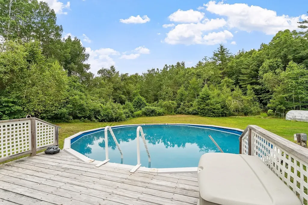 12 Cricket Lane Sandown NH 03873