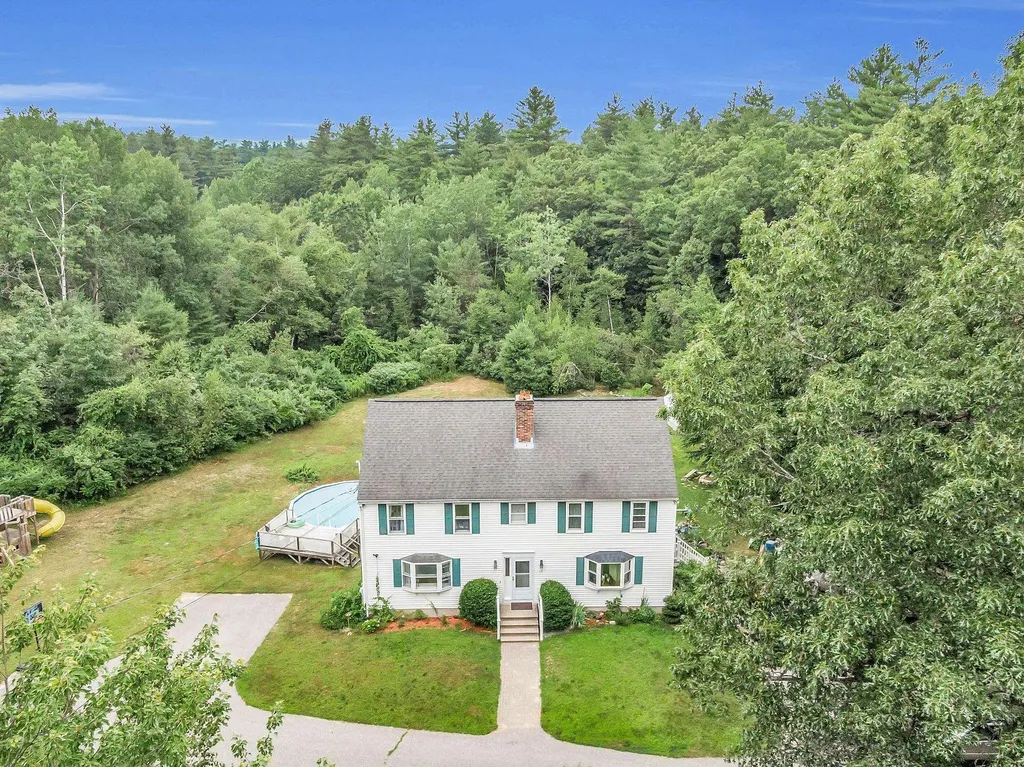 12 Cricket Lane Sandown NH 03873