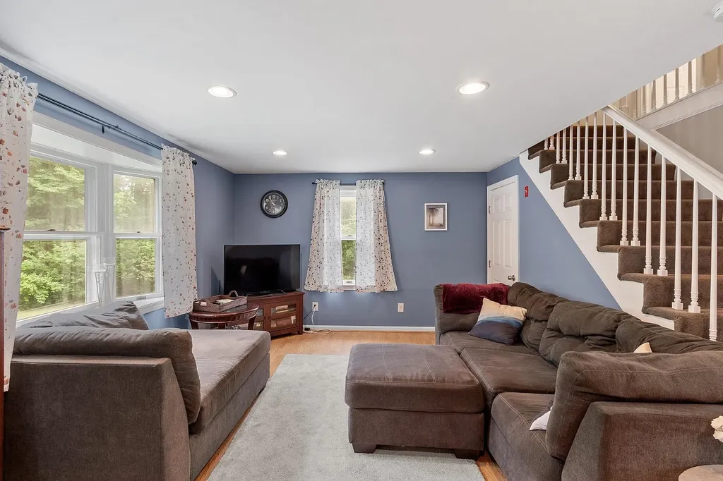 12 Cricket Lane Sandown NH 03873
