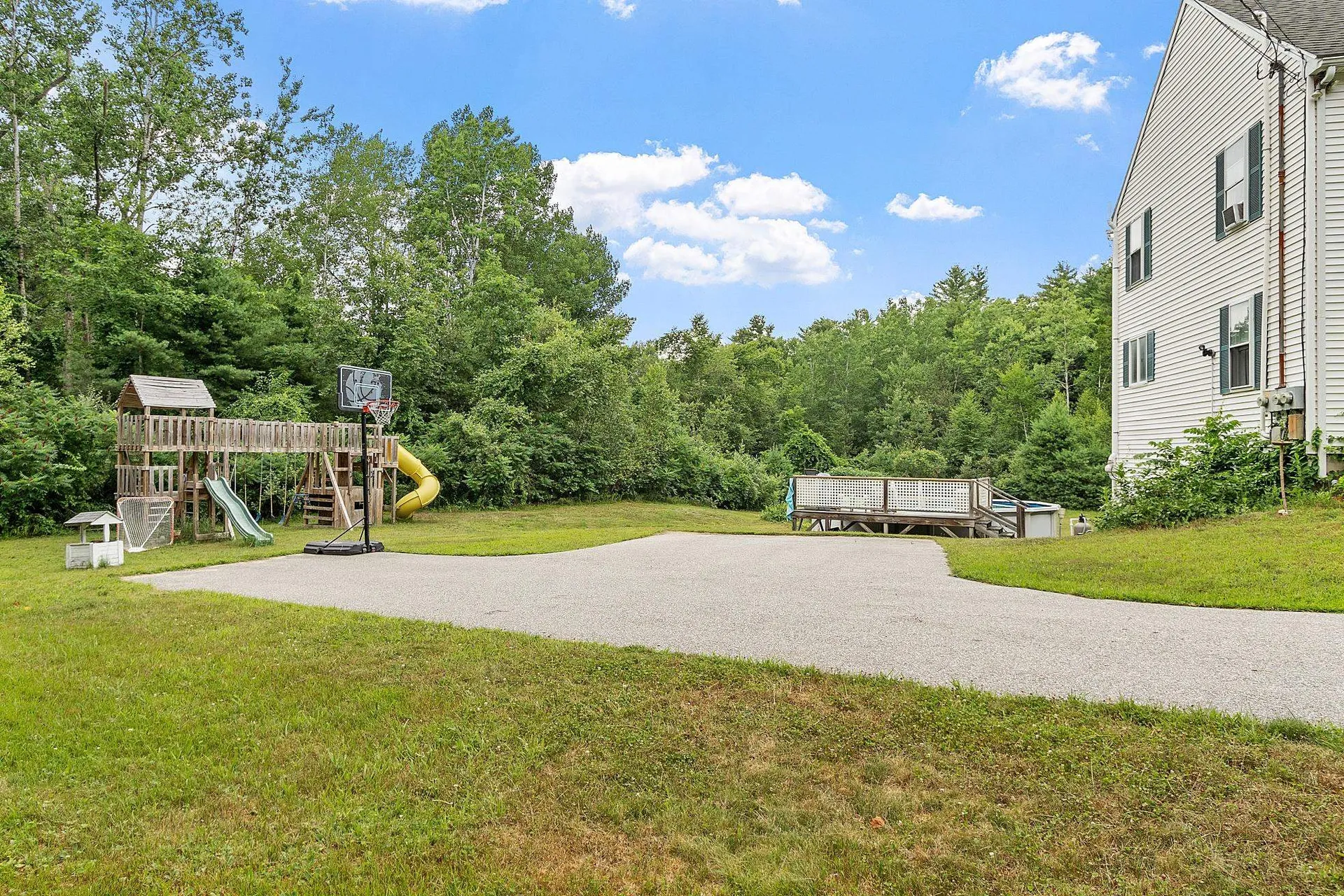 12 Cricket Lane Sandown NH 03873