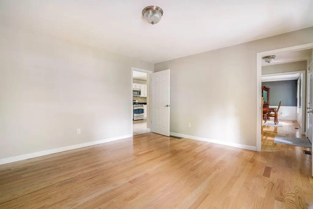 45 Auburn Road Londonderry NH 03053