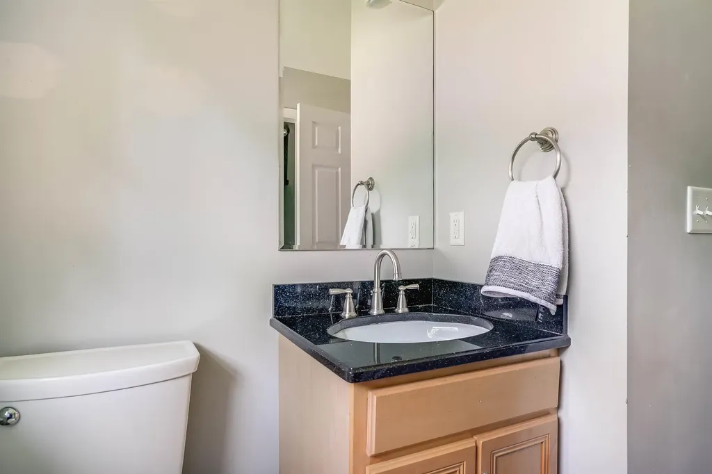 45 Auburn Road Londonderry NH 03053