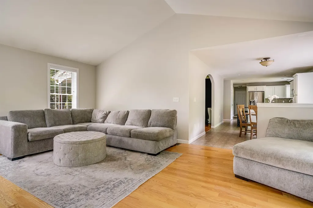 45 Auburn Road Londonderry NH 03053