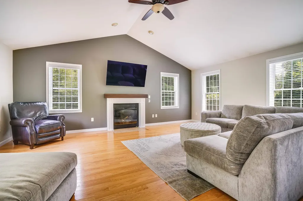 45 Auburn Road Londonderry NH 03053