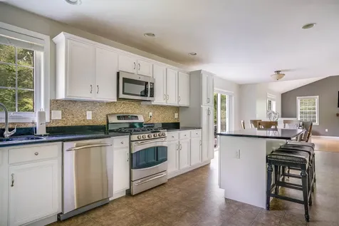 45 Auburn Road Londonderry NH 03053