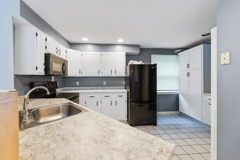 18 West Ridge Drive Peterborough NH 03458
