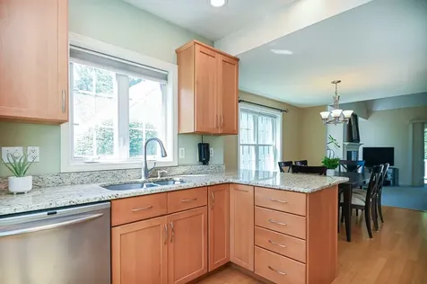 34 Drakes Landing Hampton NH 03842