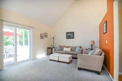34 Drakes Landing Hampton NH 03842
