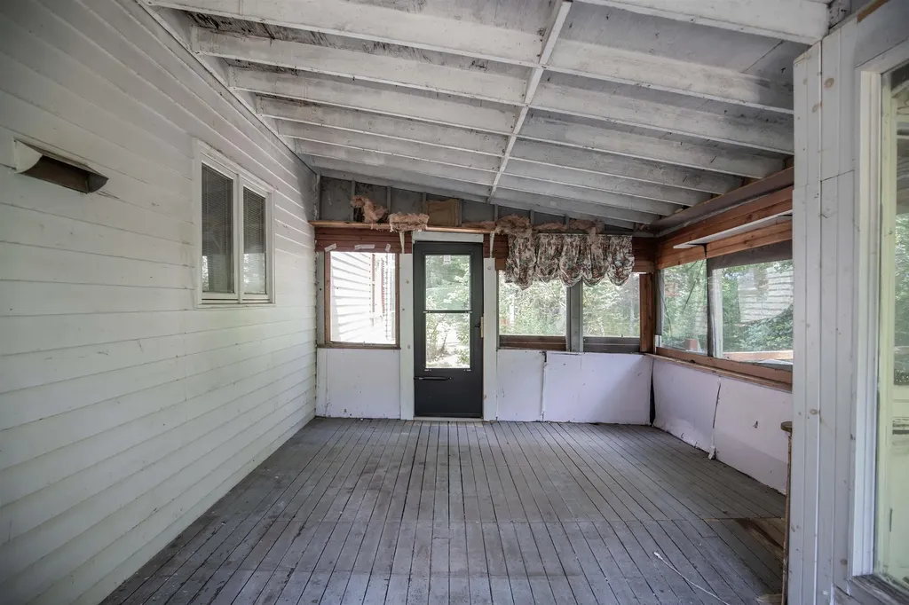 12 Bartley Hill Road Londonderry NH 03053