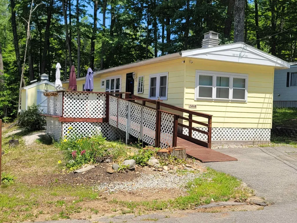 9 Sargents Place Gilford NH 03249