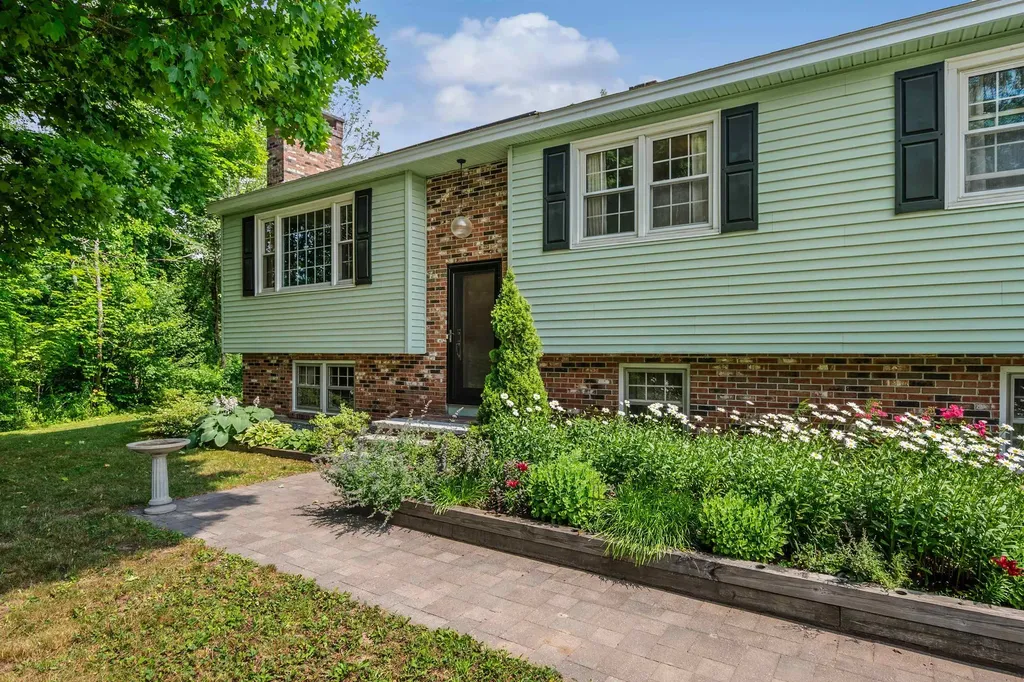 7 Prescott Lane New London NH 03257