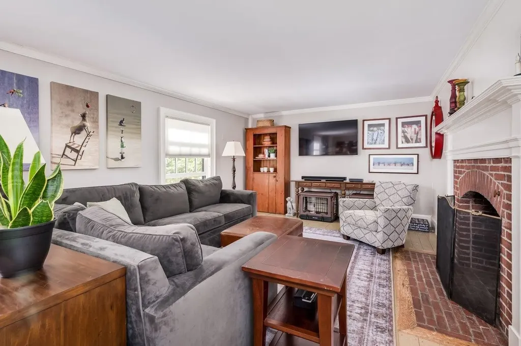 123 Drinkwater Road Kensington NH 03833