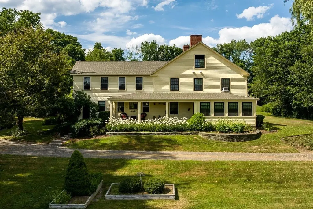 123 Drinkwater Road Kensington NH 03833