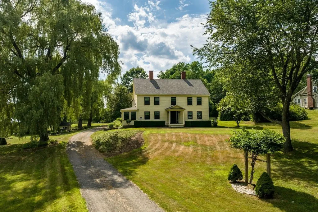 123 Drinkwater Road Kensington NH 03833