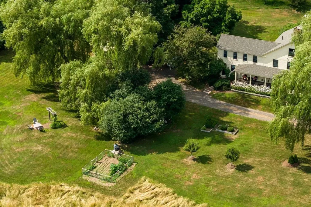 123 Drinkwater Road Kensington NH 03833