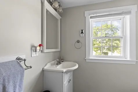 7 Tilton Avenue Exeter NH 03833